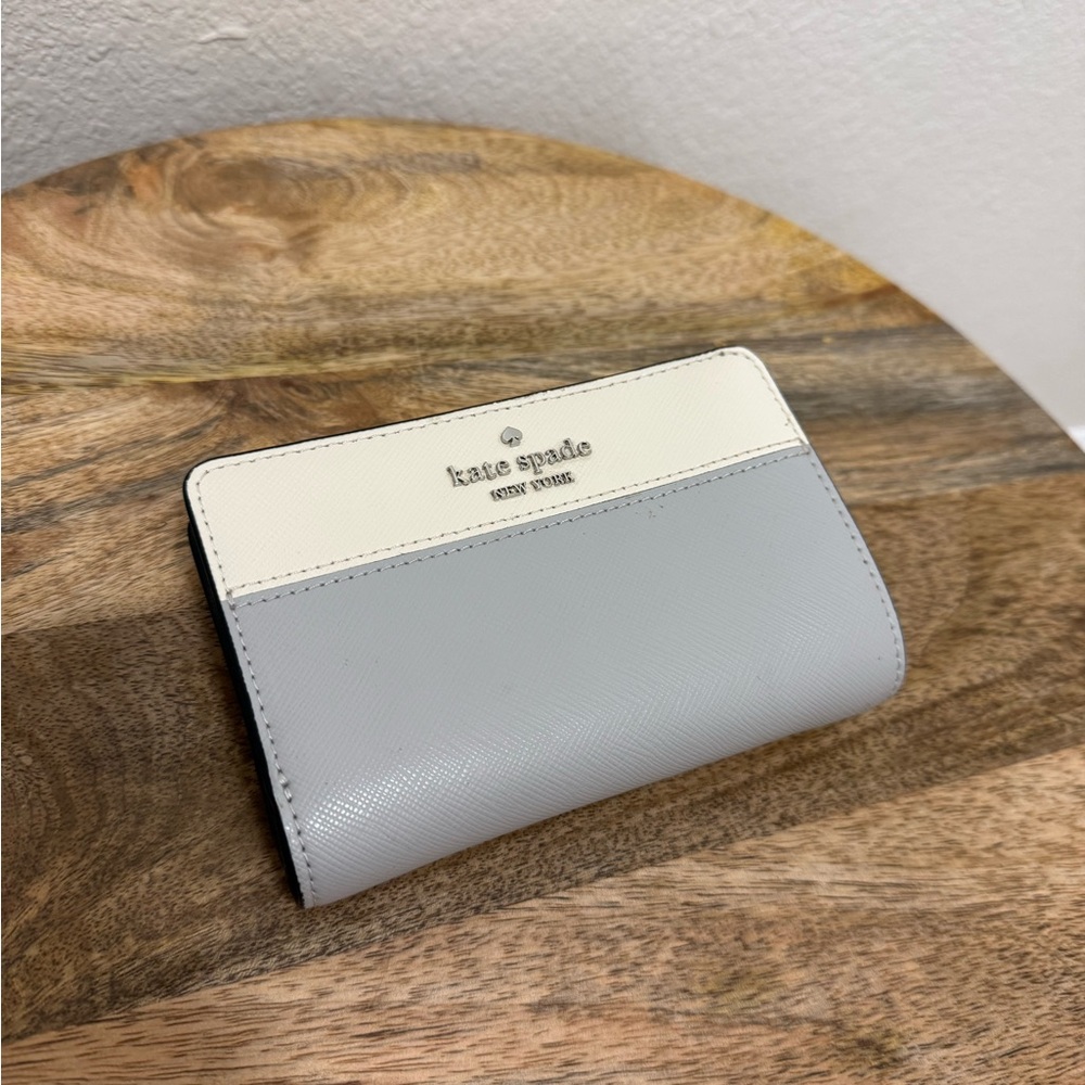 Kate Spade Elegant Gray/blue and Cream Card Holder